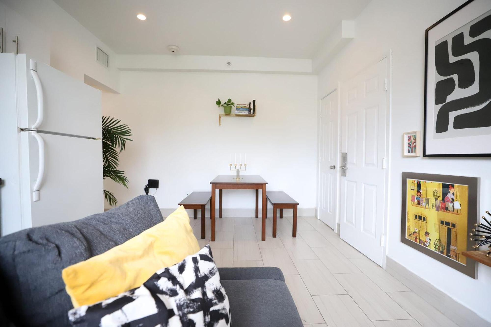 2 Bedroom Apartment 3 Minute Walk To South Beach & Ocean Drive Μαϊάμι Μπιτς Εξωτερικό φωτογραφία
