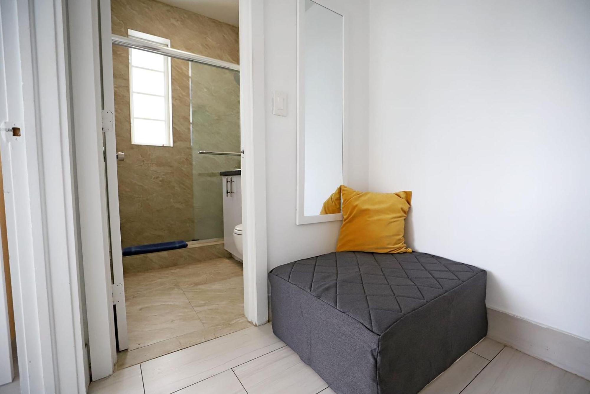 2 Bedroom Apartment 3 Minute Walk To South Beach & Ocean Drive Μαϊάμι Μπιτς Εξωτερικό φωτογραφία