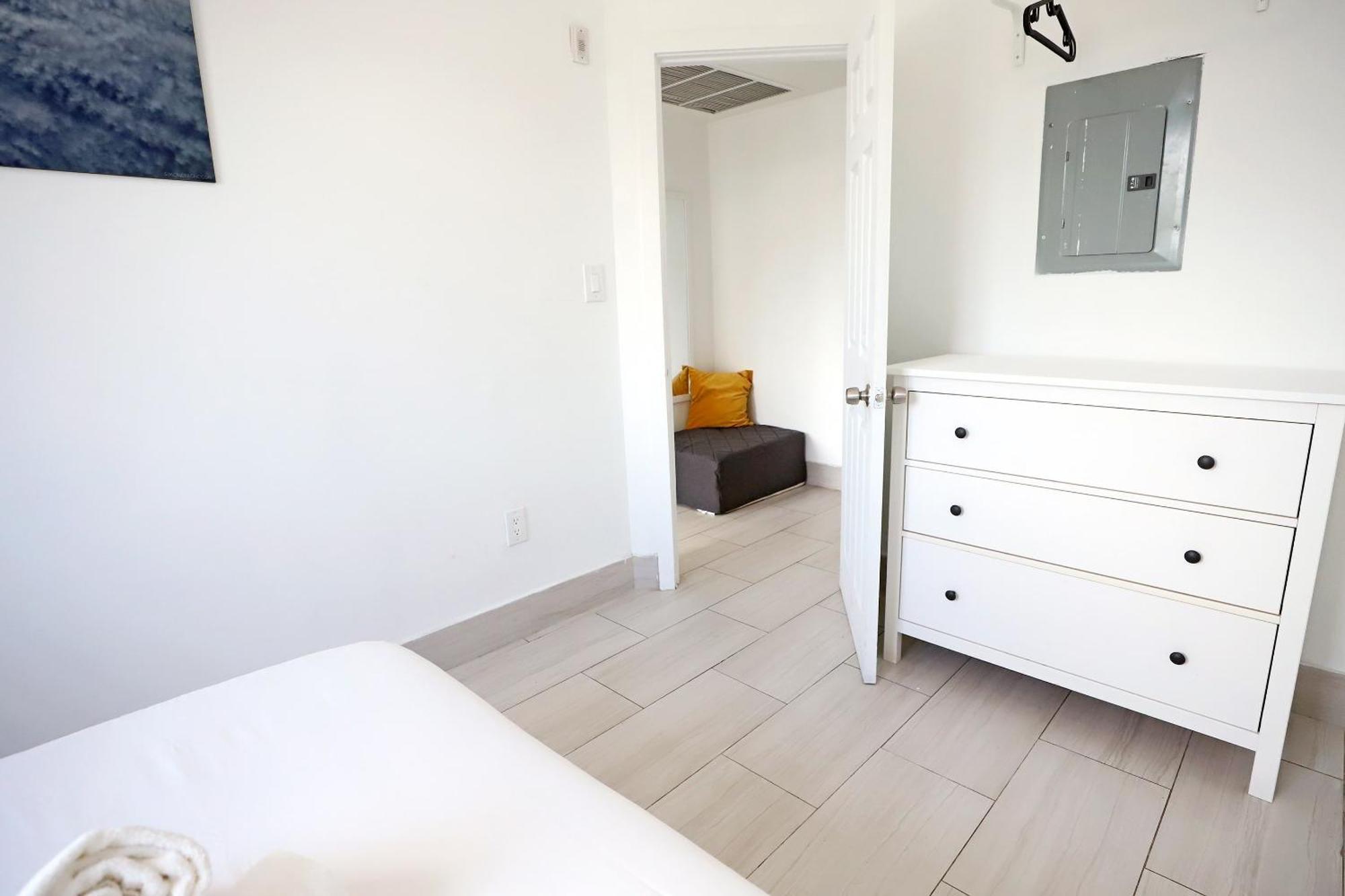 2 Bedroom Apartment 3 Minute Walk To South Beach & Ocean Drive Μαϊάμι Μπιτς Εξωτερικό φωτογραφία