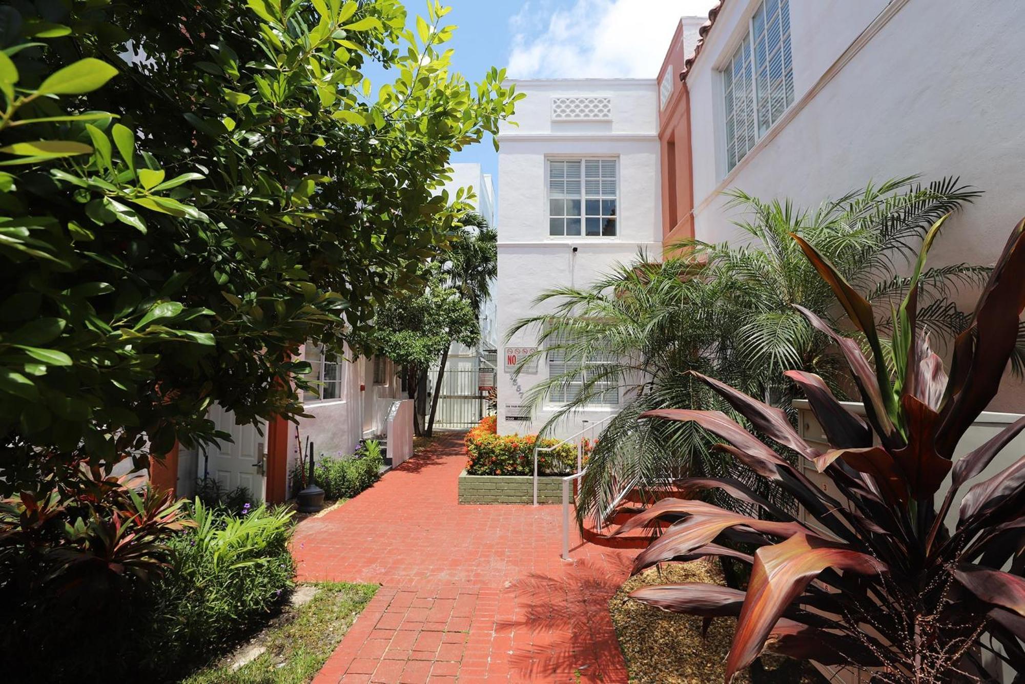 2 Bedroom Apartment 3 Minute Walk To South Beach & Ocean Drive Μαϊάμι Μπιτς Εξωτερικό φωτογραφία