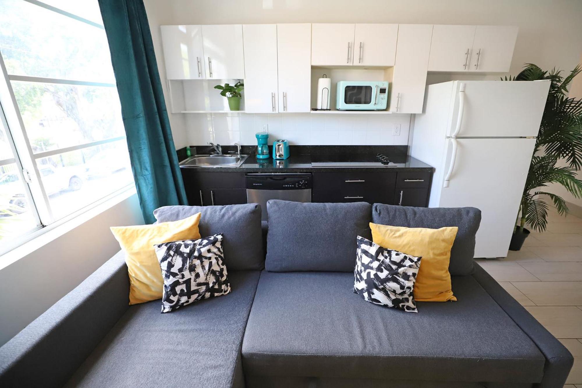 2 Bedroom Apartment 3 Minute Walk To South Beach & Ocean Drive Μαϊάμι Μπιτς Εξωτερικό φωτογραφία